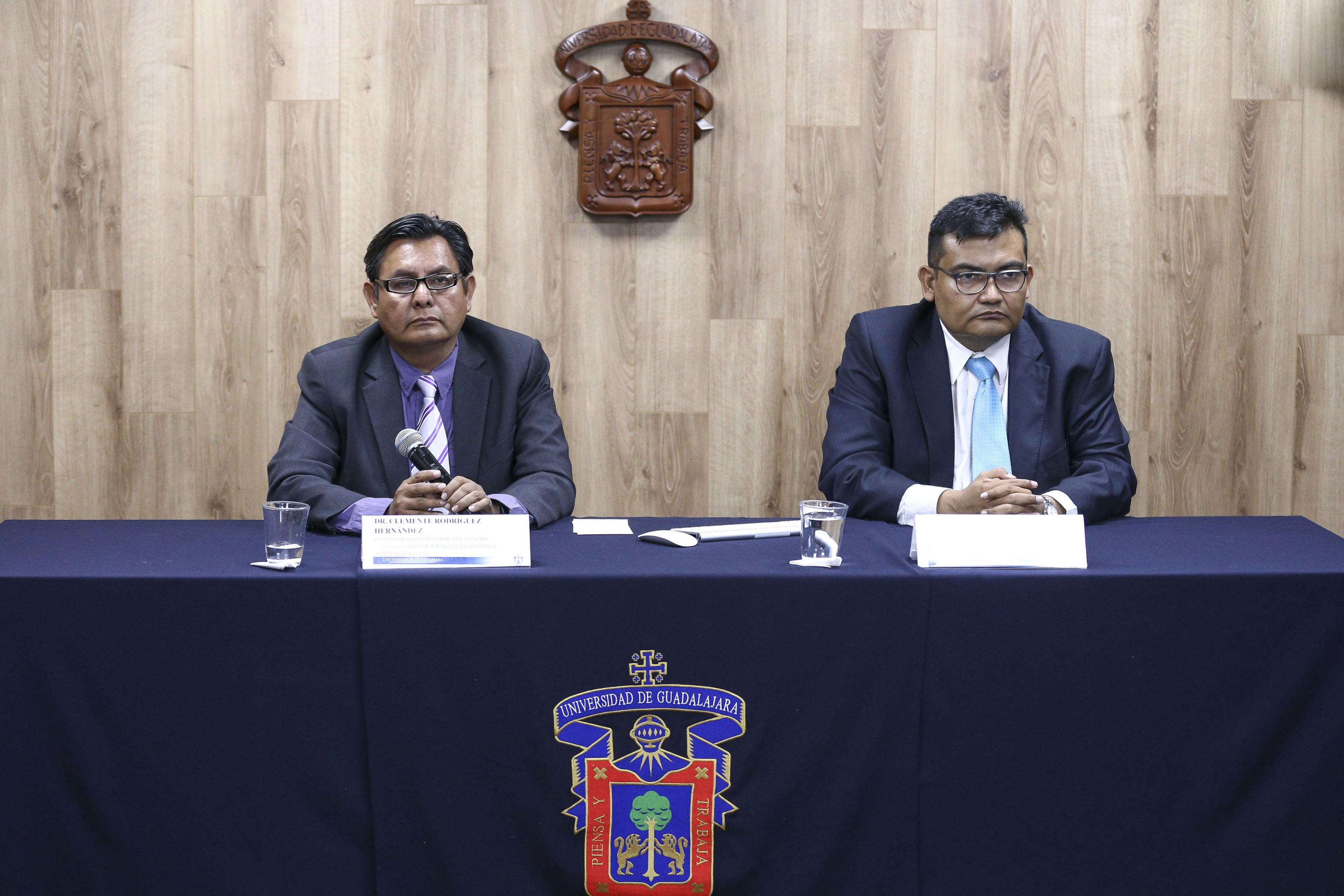 Antonio Ruiz Porras, Coordinador del doctorado en Economía, y Clemente Rodríguez Hernández, investigador 