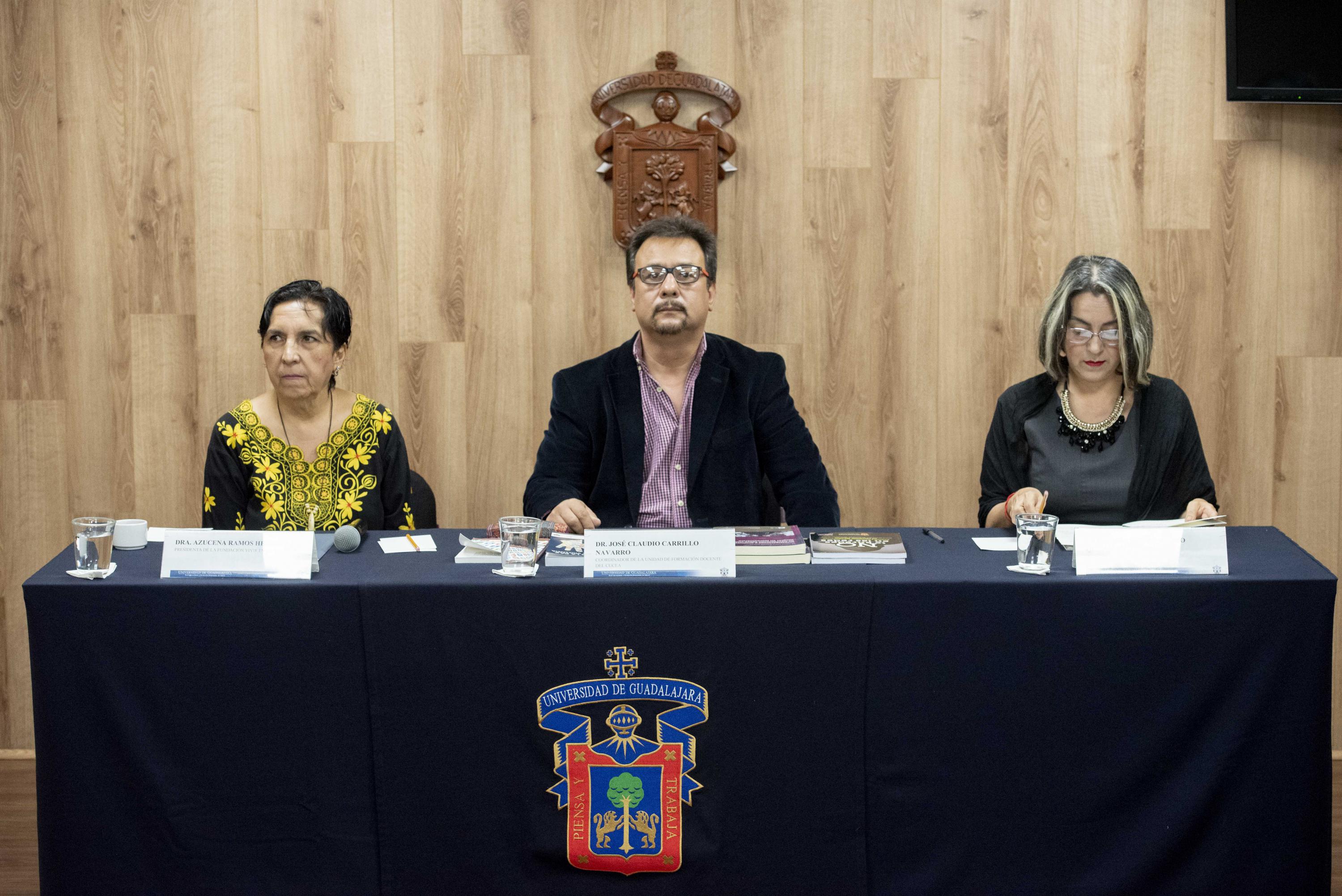 Panel de especialistas que hablan sobre bullying, habla el doctor José Claudio Carrillo Navarro.