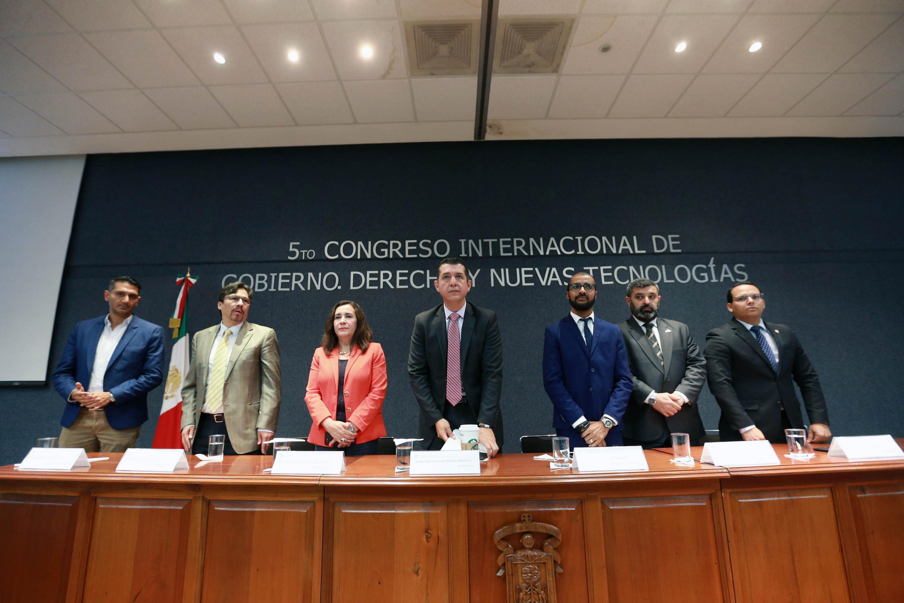 Replantean dilemas éticos de redes sociales, en CUCEA