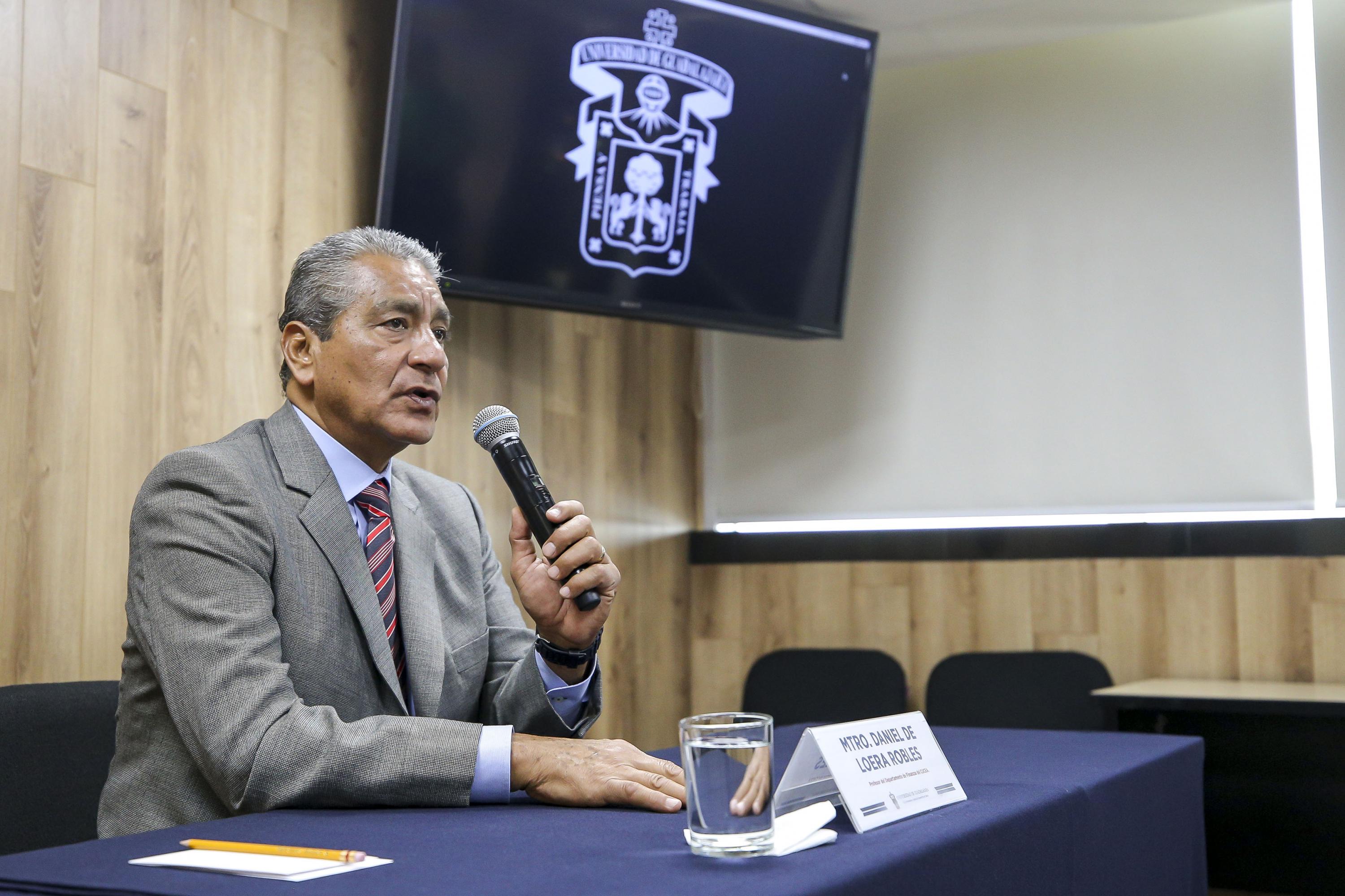 Académico del Departamento de Finanzas, del Centro Universitario de Ciencias Económico Administrativas (CUCEA) de la UdeG, maestro Daniel de Loera Robles.  