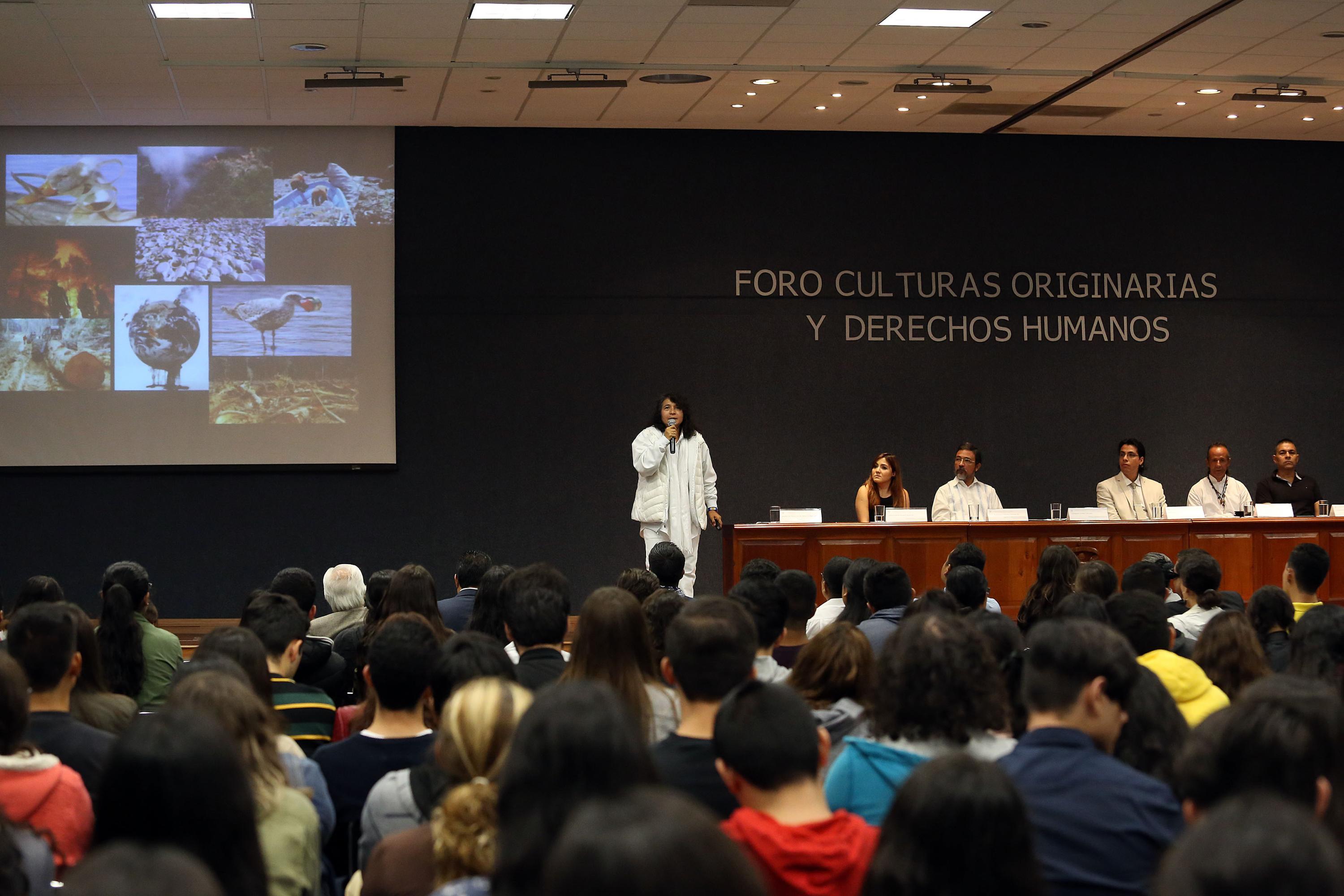 Debaten discriminación y olvido institucional hacia los indígenas